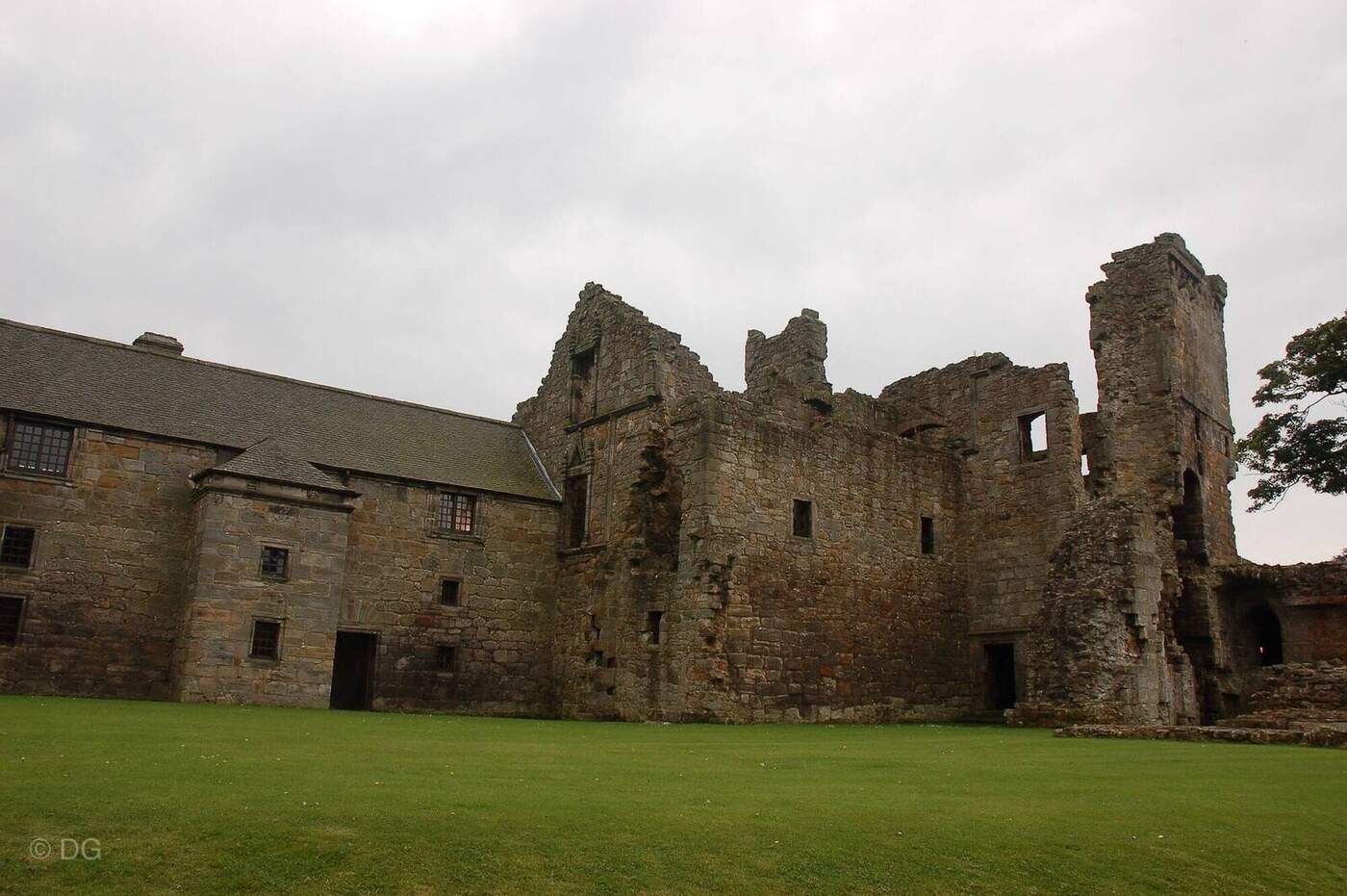 Aberdour Castle and Gardens · Das Königreich Fife