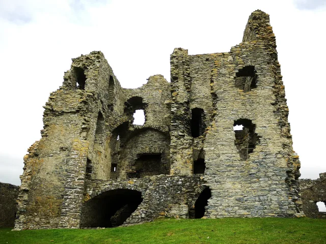 Auchindoun Castle: ruined interior walls with arches and windows