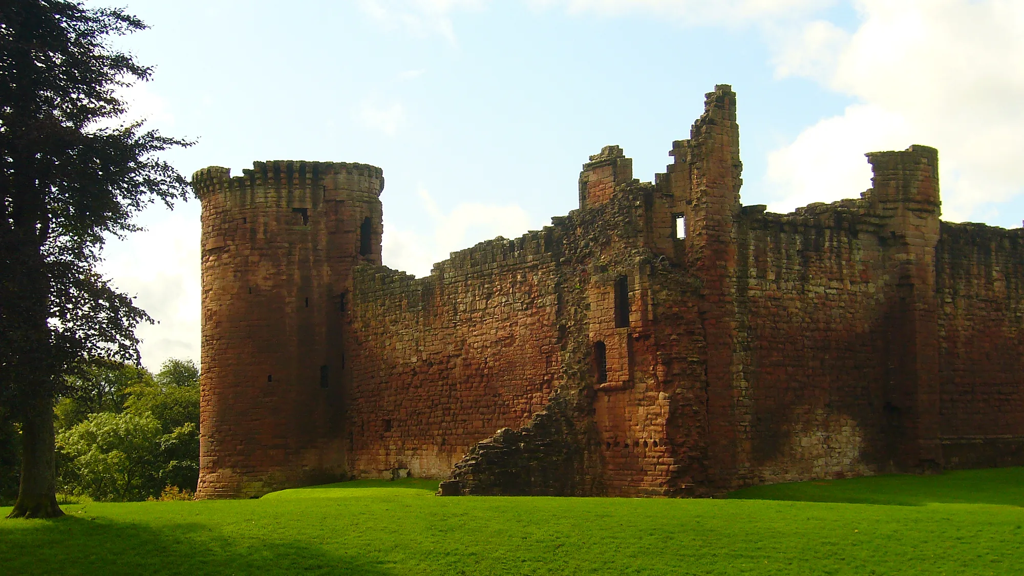 Bothwell Castle · Ayrshire & Arran