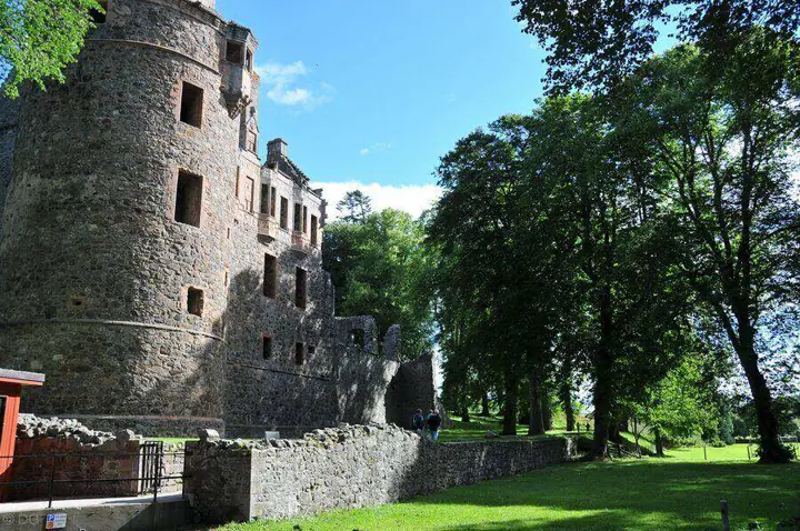 Huntly Castle · original photography 4