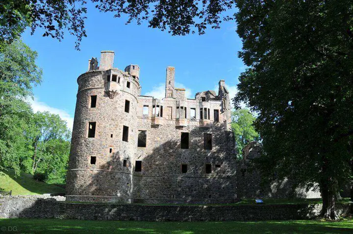 Huntly Castle · original photography 5