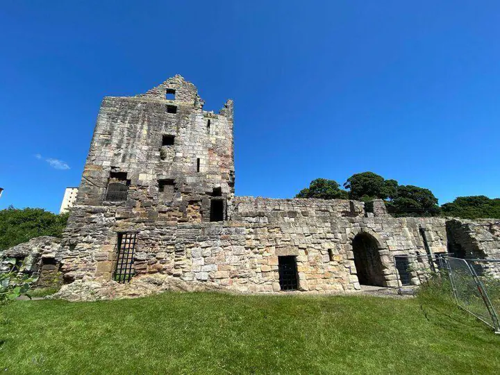Ravenscraig Castle · original photography 3